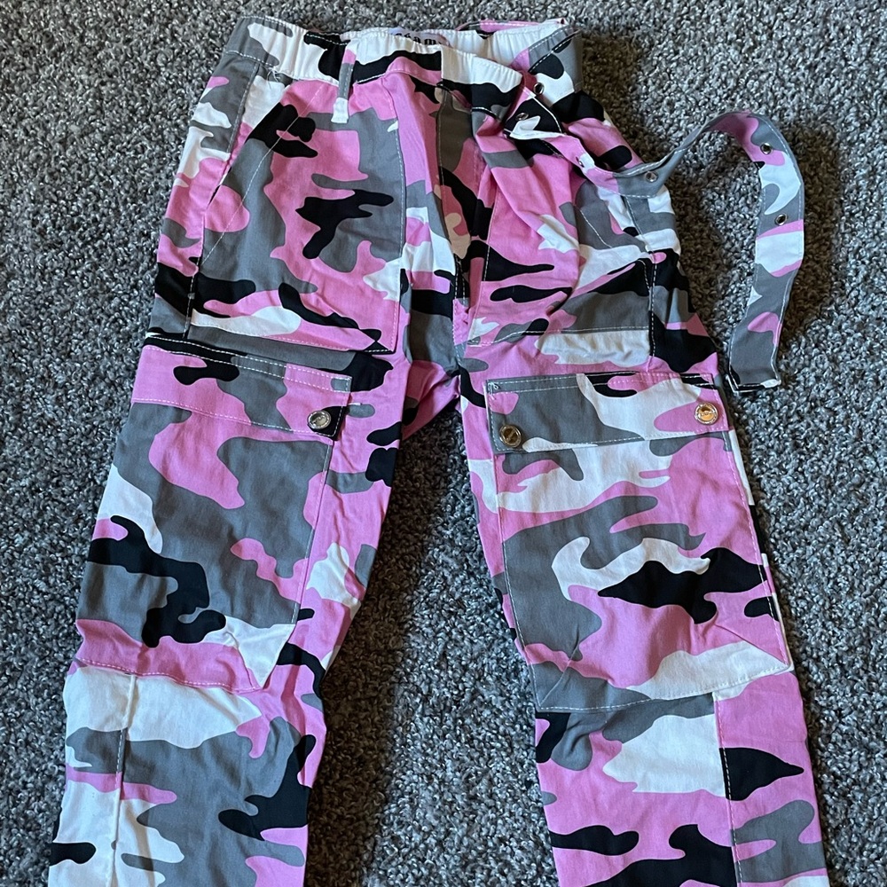 Kreamy brand pink camo joggers size small